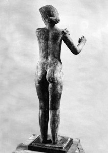 Opschrik 1939, terracotta/brons, 81 x 26,7 x 26,5 cm
